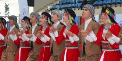 Hakkari'de Kulüpler Arası Halk Oyunları Yarışması