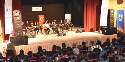 Köy okulları için yardım konseri