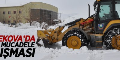Yüksekova'da karla mücadele çalışması