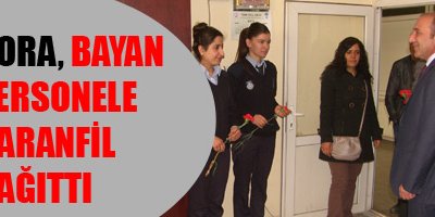 Bora, Bayan Personeline Karanfil Dağıttı