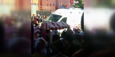 Okul önündeki kalabalığa daldı: 3'ü çocuk 4 yaralı