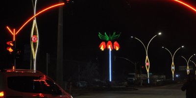 Yüksekova caddelerinde ışıklandırma çalışmaları