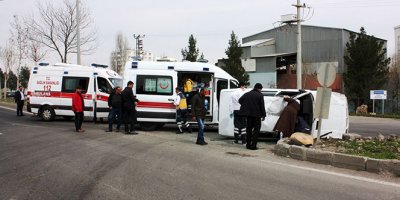 Diyarbakır'da otomobil takla attı: 4 yaralı