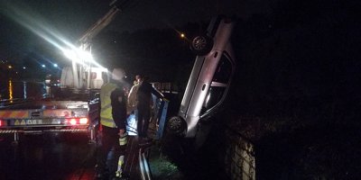 Kontrolden çıkan otomobil su kanalına uçtu: 4 yaralı