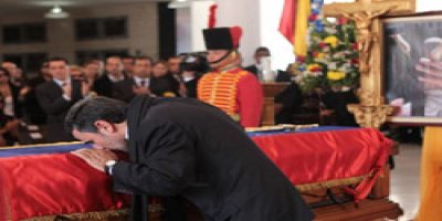 Ahmedinejaddan Chaveze veda öpücüğü