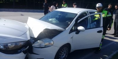Otomobiller çarpıştı: 4 yaralı !