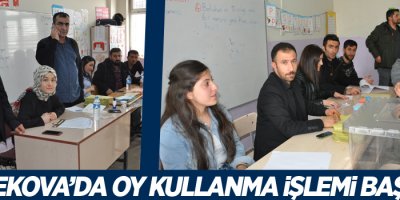 Yüksekova’da oy kullanma işlemi başladı