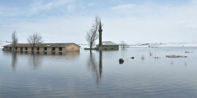 Baraj Gölü doldu köy camisi sular altında kaldı