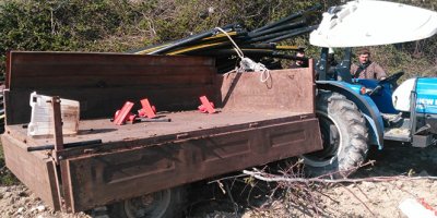 Kullandığı traktörün altında kaldı !