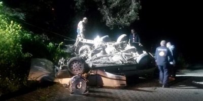 Otomobil direğe çarptı: 1 ölü, 3 yaralı