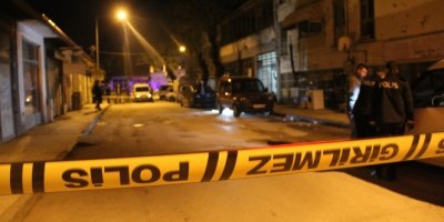 İş yerinin önünde tabancayla vurularak öldürüldü