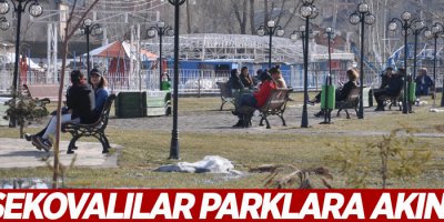 Güneşli havayı fırsat bilen Yüksekovalılar parklara akın etti