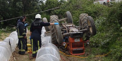 Eşinin kullandığı traktörün altında hayatını kaybetti