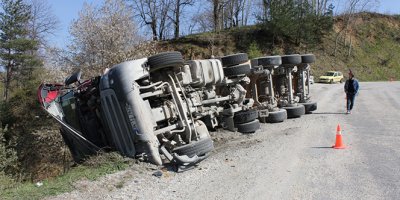 Uçuruma düşmekten son anda kurtuldu: 2 yaralı