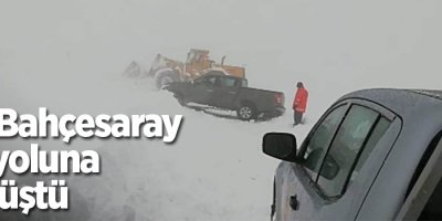 Van-Bahçesaray karayoluna çığ düştü