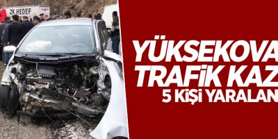Yüksekova’da tır ile otomobil çarpıştı: 5 yaralı