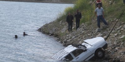 Balık adamlar, bu kez feribottan uçan araç için daldı