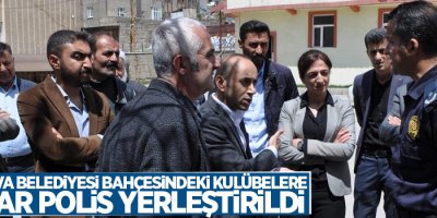 Yüksekova Belediyesi bahçesindeki kulübelere tekrar polis yerleştirildi
