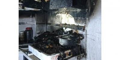 Sahurda ocakta unutulan yemek nedeniyle yangın çıktı