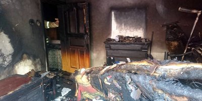 Çocukların evde çakmakla oyunu yangınla sonlandı