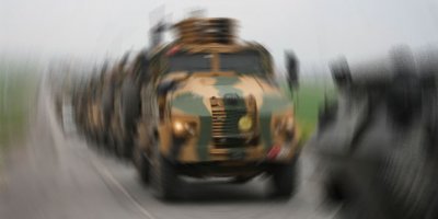 Askeri araç devrildi: 19 yaralı