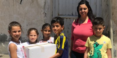 Harçlıklarını biriktiren öğrencilerden örnek davranış