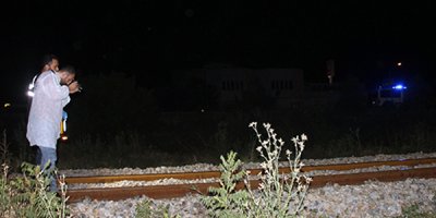 Trenin altında feci şekilde can verdi