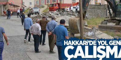 Hakkari’de yol genişletme çalışması