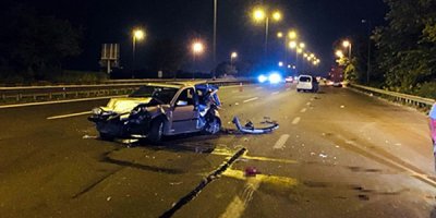 3 araç birbirine girdi: 5 yaralı