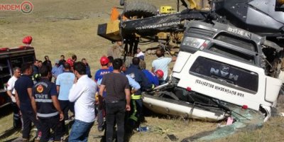 Tırda sıkışan yaralı, 3 saatlik çalışma sonucu kurtarıldı