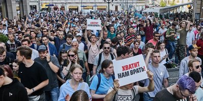 Rusya'daki gösterilerde binden fazla gözaltı