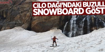 Cilo Dağı’ndaki buzullarda snowboard gösterisi