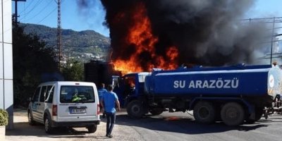 Alanya'da plastik kasa fabrikasında yangın paniği