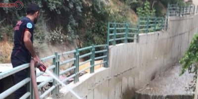 Pis kokan dere yatakları tazyikli suyla yıkandı