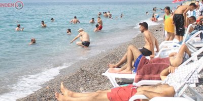 Vanlılar plaja akın etti