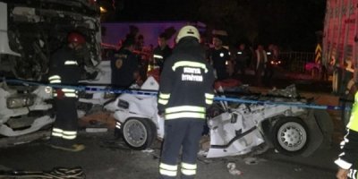 Kamyonun çektiği otomobile tır çarptı: 3 ölü, 2 yaralı