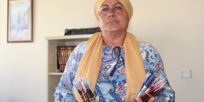 Felç olmamak için kırtasiye malzemesi satıyor