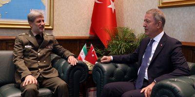 Bakan Akar, İran Savunma Bakanı'nıyla görüştü