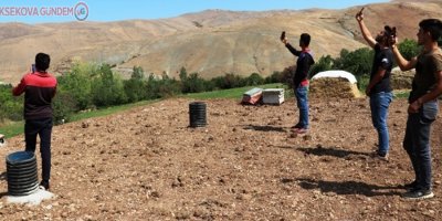 Telefonla konuşmak için yüksek tepelere çıkıyorlar