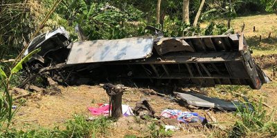 Filipinler'de kamyon uçurumdan yuvarlandı : 20 ölü