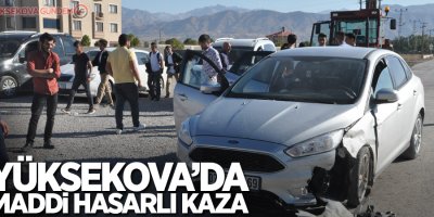 Yüksekova’da maddi hasarlı kaza