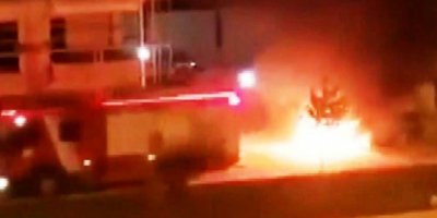 Park halindeki otomobil alev alev yandı!