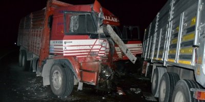 Kamyonla tır çarpıştı: 1 ölü, 1 yaralı