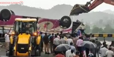 Hindistan'da feci kaza: 21 ölü, 50 yaralı