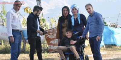 İsmail okula gitmek için yoluna asfalt istedi