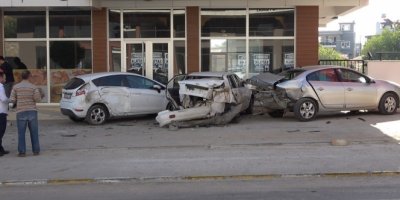 Kontrolden çıkan otomobil ortalığı savaş alanına çevirdi