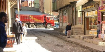 Hakkari’de yol onarım çalışması