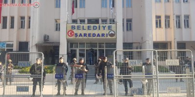 Hakkari Belediyesi önünde yoğun güvenlik önlemi