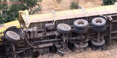 Park halindeki kamyon şarampole yuvarlandı