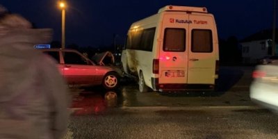 Otomobil işçi servisine çarptı: 6 yaralı